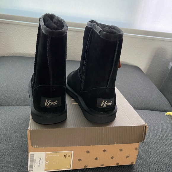 Kemi Boots Girls UGG Style boots - Picture 2 of 5